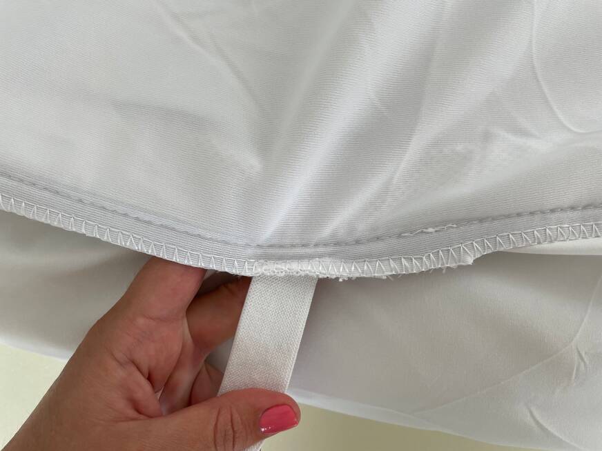 fixez la housse a la mousse a memoire de forme